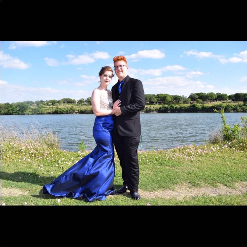 Prom dress! - Picture 2 of 5